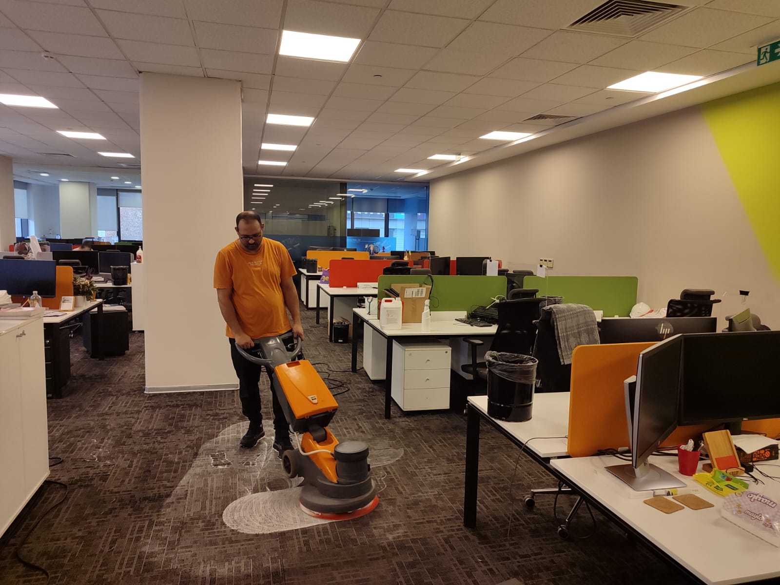 Kuru Küpük Ofis Halı Yıkama